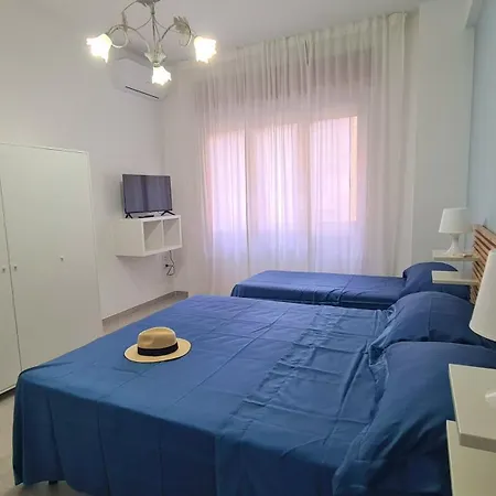 Lucy Sul Lungomare Apartment